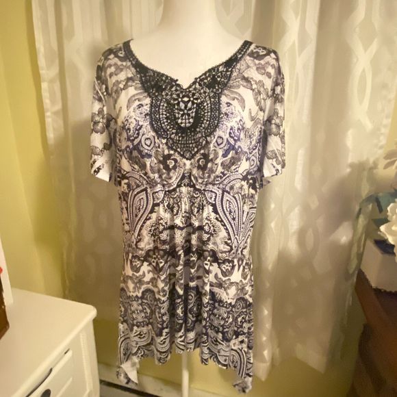 World Unity Womens Embroidered Rhinestone Tunic Top Sz XL Short Sleeve - Picture 3 of 5